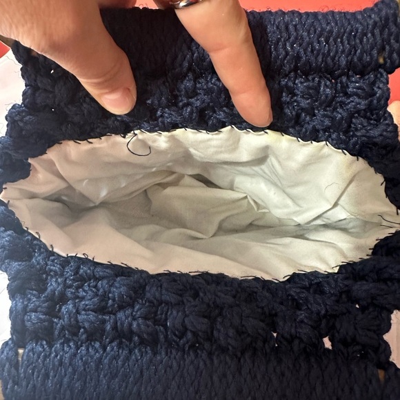 Handcrafted knitted purse - Picture 2 of 4